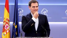 Rivera advierte a Rajoy de que se quedará "a la deriva" y sin apoyo parlamentario si piensa más en él que en España