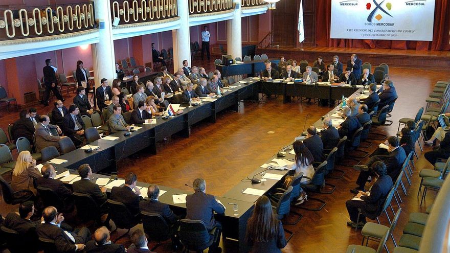 Industriales de Argentina y Brasil ven "inoportuno" bajar arancel de Mercosur