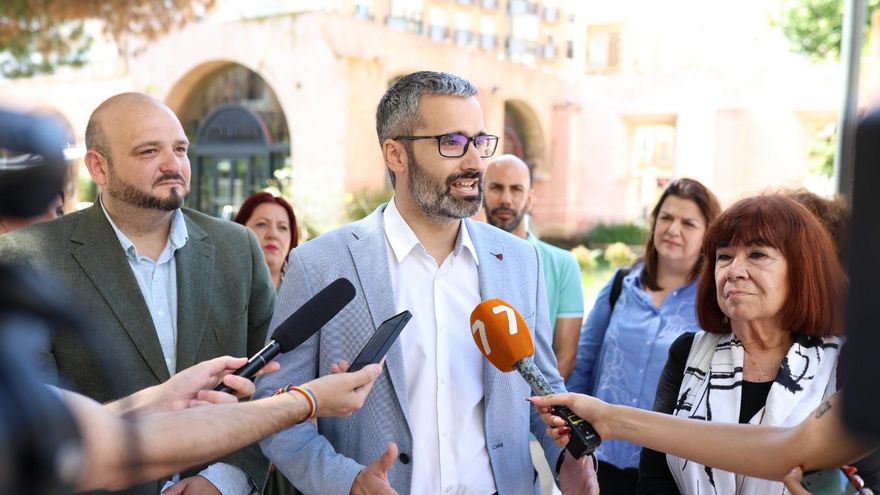 Francisco Lucas junto a la presidenta del PSOE, Cristina Narbona, que ha asistido esta mañana a la primera reunión de la nueva Comisión Ejecutiva Municipal del PSOE de Cartagena