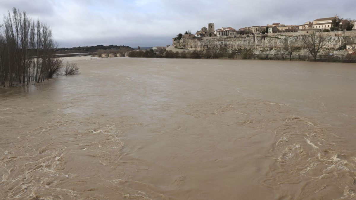 El Duero mantiene en nivel máximo de alerta a 8 municipios de Castilla y León