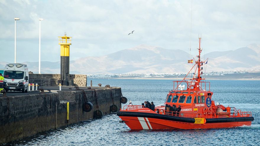 Una patera con 36 personas alcanza Lanzarote por sus propios medios