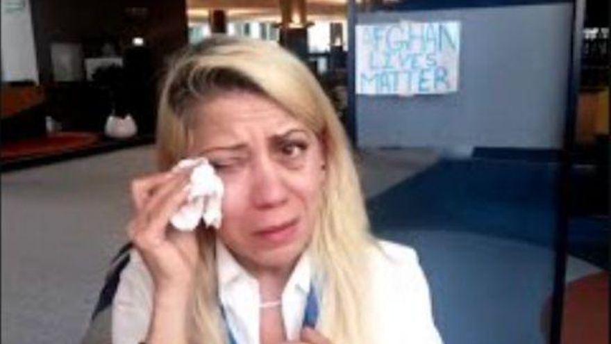 La historia detrás del llanto de una periodista afgana ante la OTAN: "Lo hice porque me sentí rota"