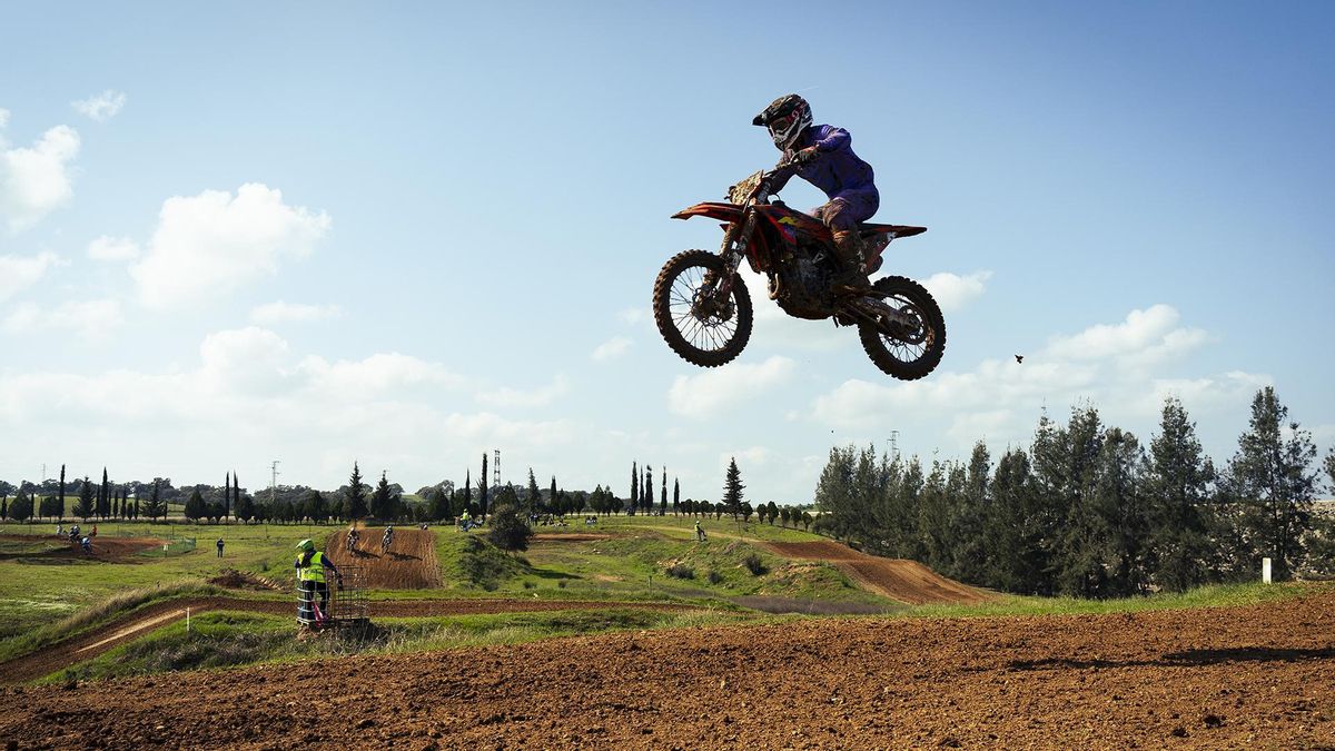 Almodóvar del Río corona a los primeros reyes del motocross provincial