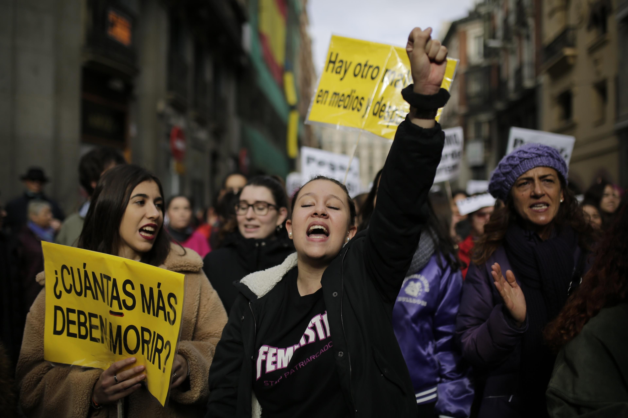 Mujeres recorren Madrid durante el 25N