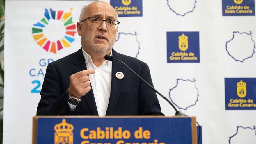 El presidente del Cabildo grancanario considera "confusa" la modificación en el BOE sobre las regasificadoras en las Islas