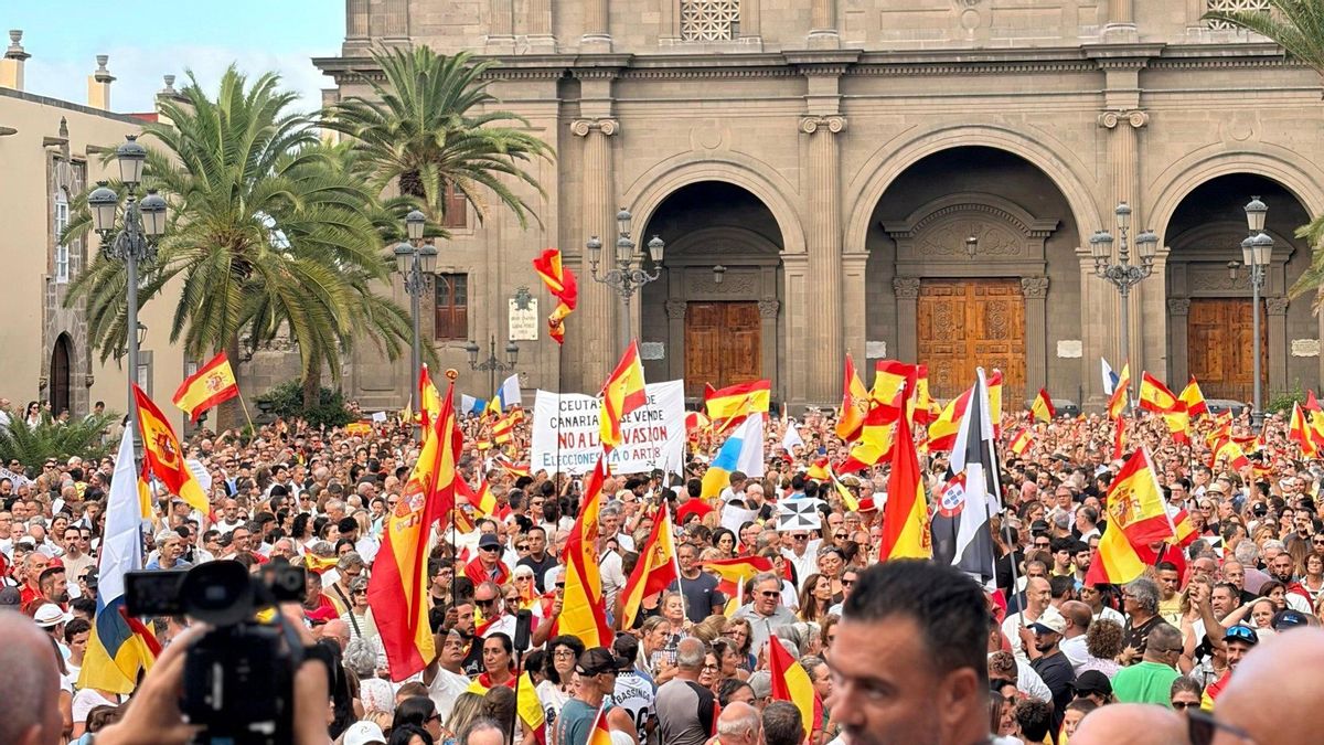 Miles de personas secundan en Canarias las concentraciones en apoyo a Ceuta