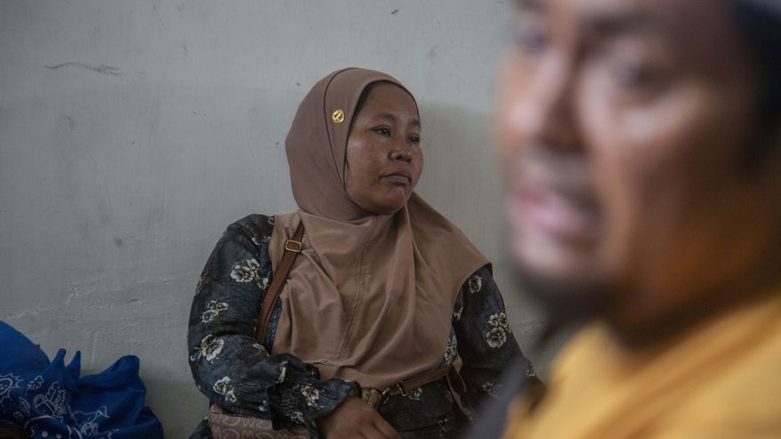 La búsqueda de atrapados en internado indonesio se alarga: "No sé si mi hijo sigue vivo"
