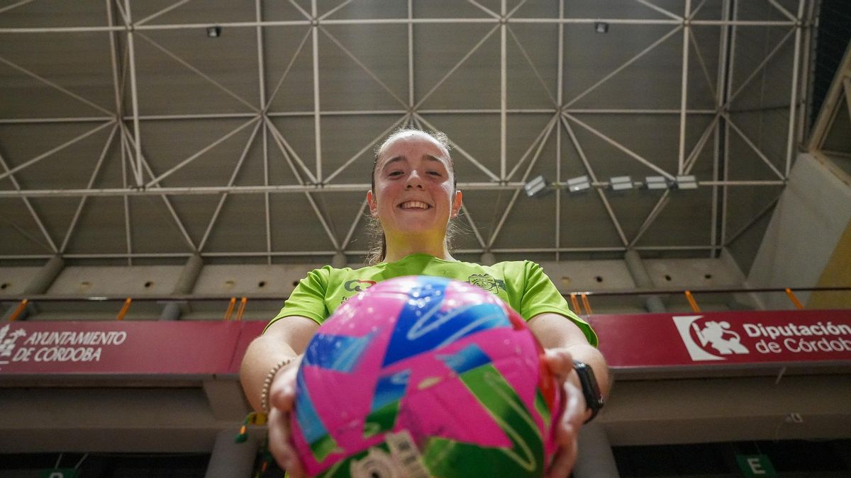 ATENEAS con Noema Cabezas, jugadora del Deportivo Córdoba FS