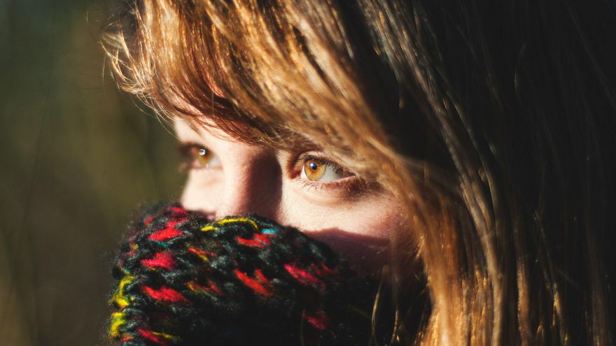 Viento frío, calefacción y más horas de pantalla: cómo proteger tus ojos en invierno