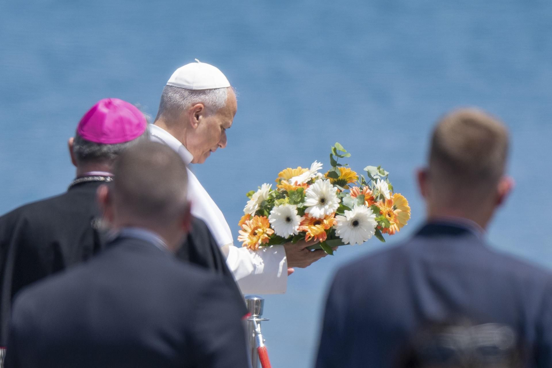 El papa León XIV durante su visita al muelle de Arguineguín (Gran Canaria), el pasado mes de junio.