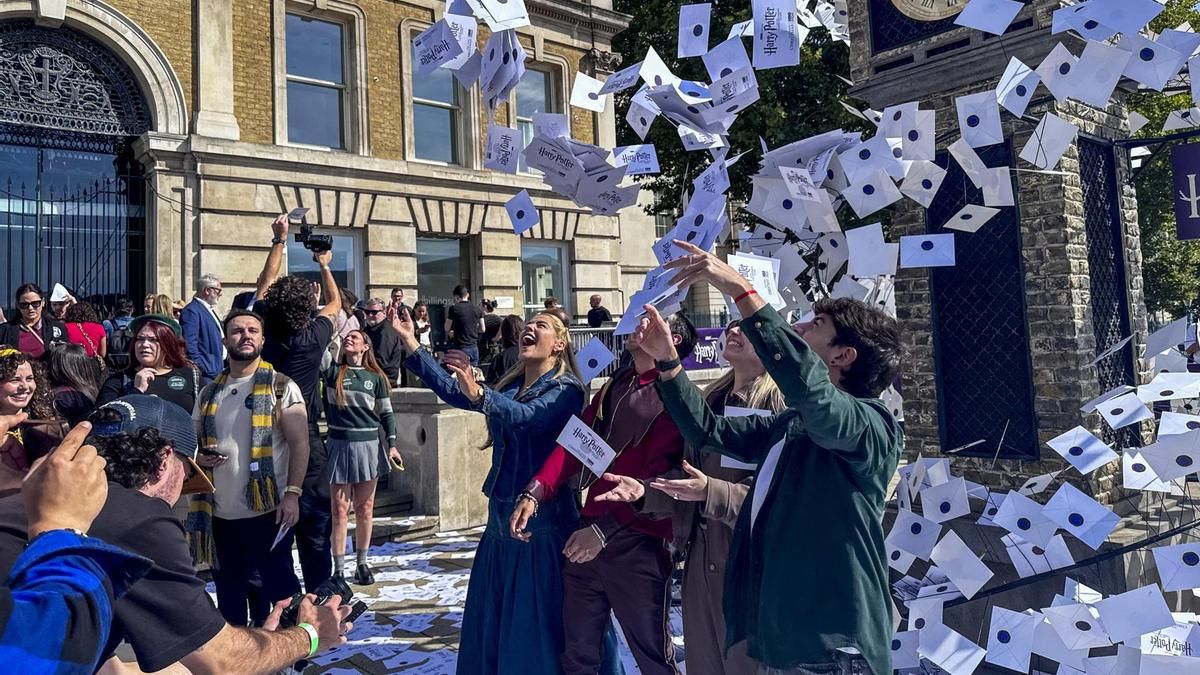 'Bienvenidos a Hogwarts': los fans de Harry Potter vuelven a celebrar un 1 de septiembre mágico