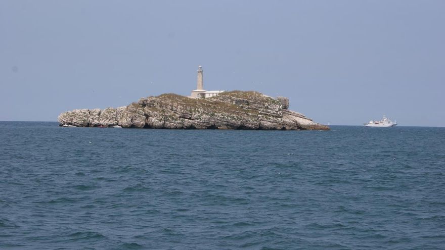 La travesía a nado y un abrazo a la Isla de Mouro, este domingo por el Día de los Océanos