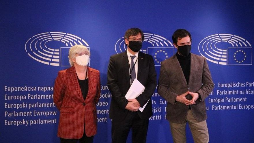 Puigdemont, Comín y Ponsatí han perdido su inmunidad, ¿y ahora qué?