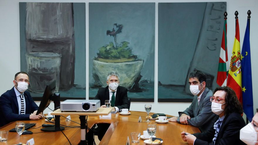 Marlaska tacha de "xenofobia" vincular la inmigración con la pandemia