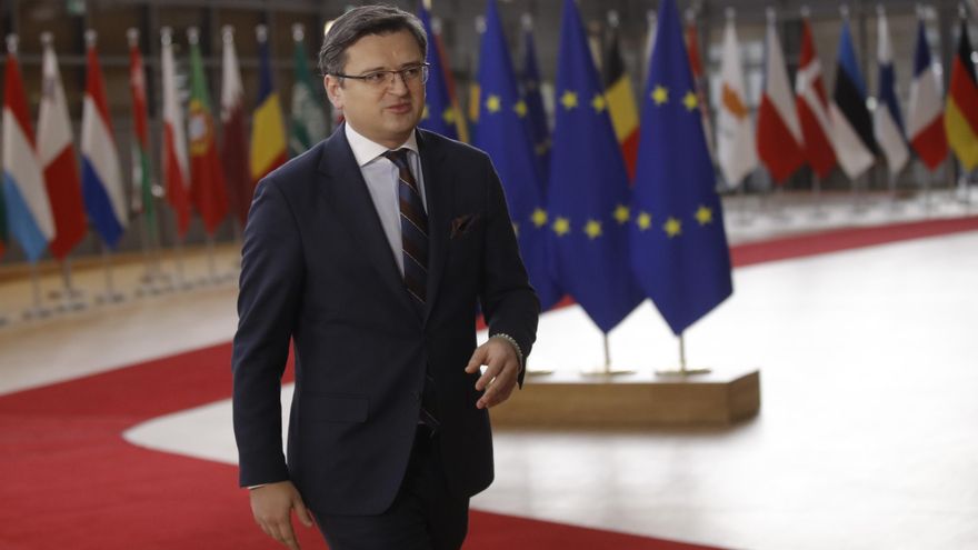 Foto de archivo del ministro de Exteriores de Ucrania, Dmytro Kuleba en la sede de la UE. EFE/EPA/OLIVIER HOSLET