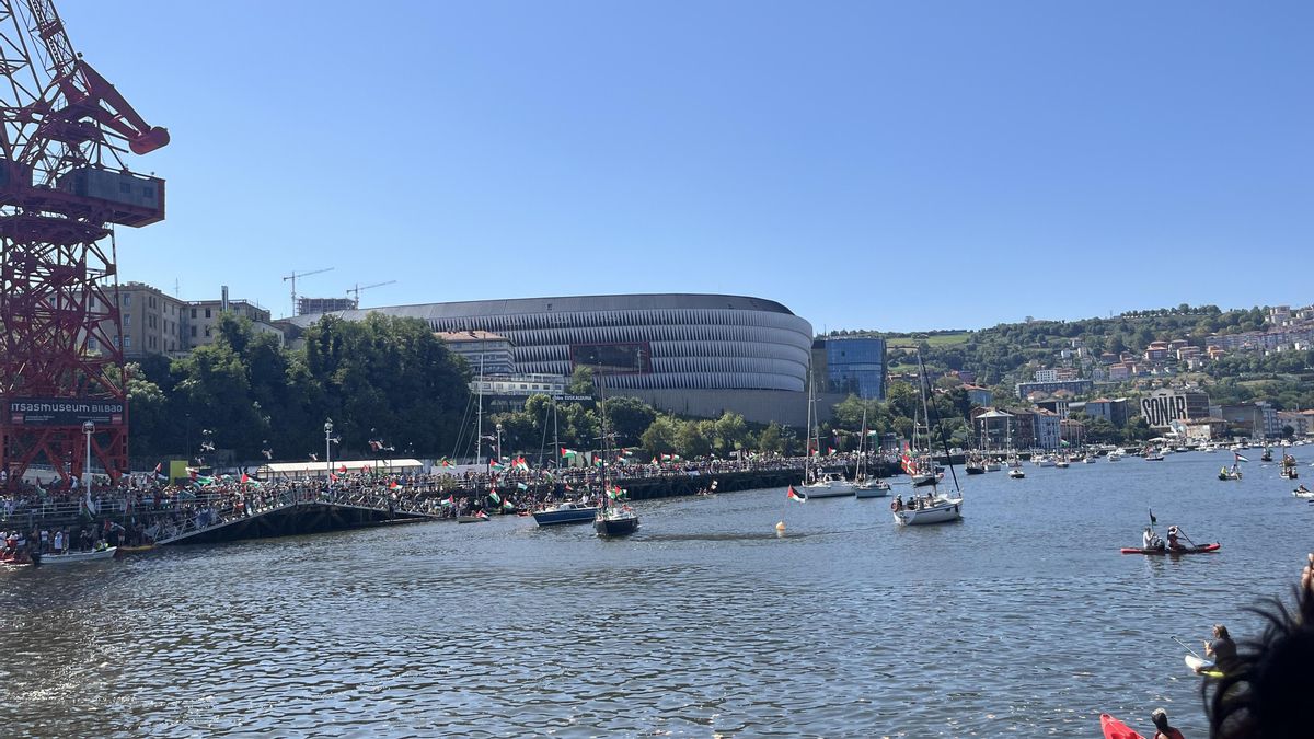 Llegada de Palestinaren Aldeko Euskal Herriko Itsas Martxa al puente Euskalduna