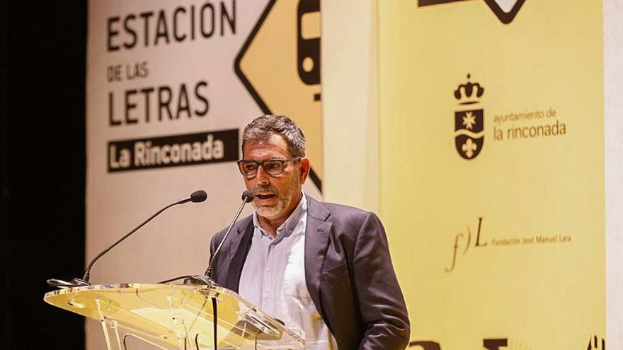 Víctor del Árbol: "Perder el tiempo es abrir el espacio a la imaginación"