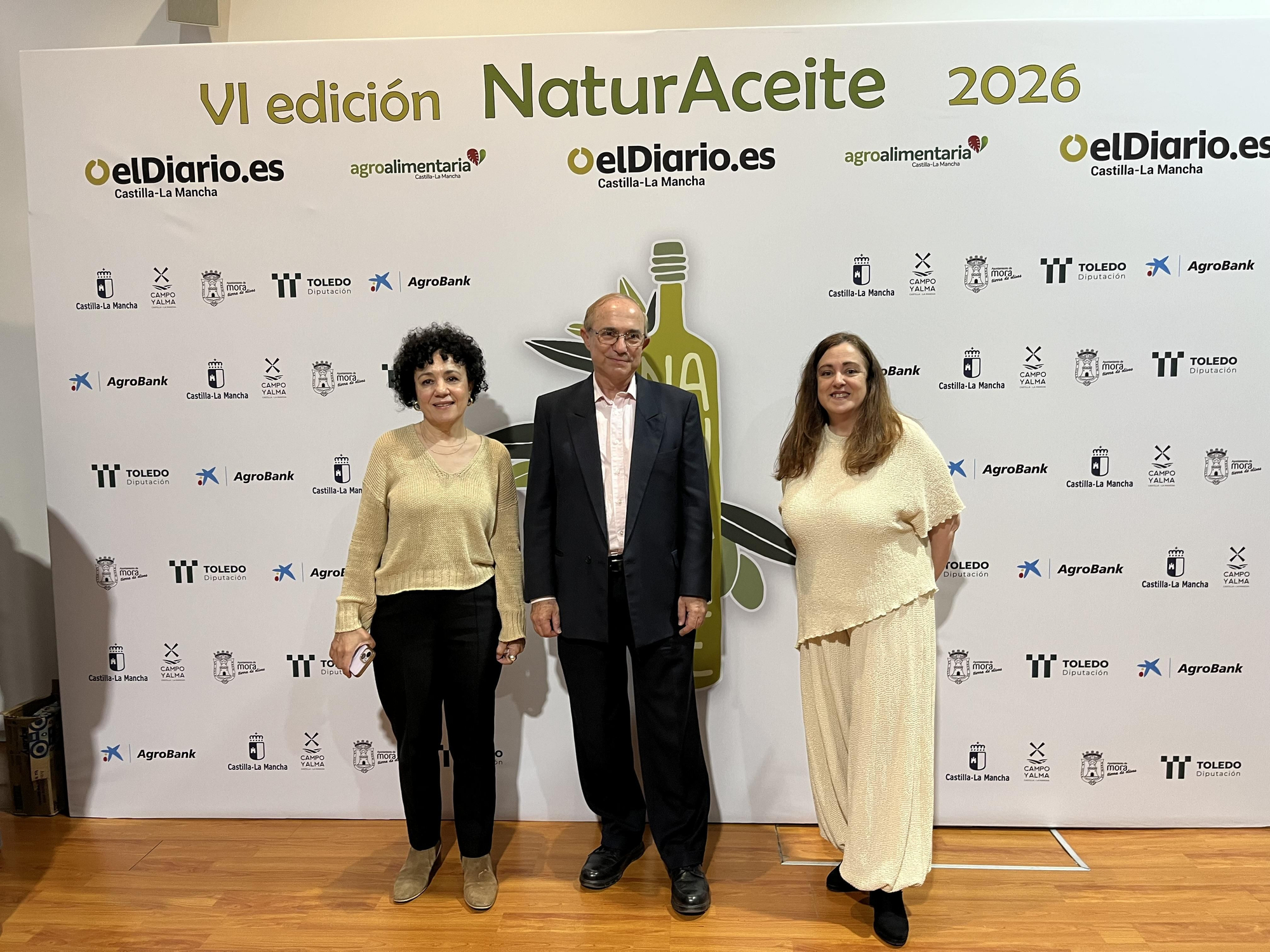 Pilar Virtudes, directora de la sección Agroalimentaria de elDiarioclm.es; Pedro Antonio Morejón, director territorial del ICEX en Castilla-La Mancha; Carmen Bachiller, directora de elDiario.es Castilla-La Mancha