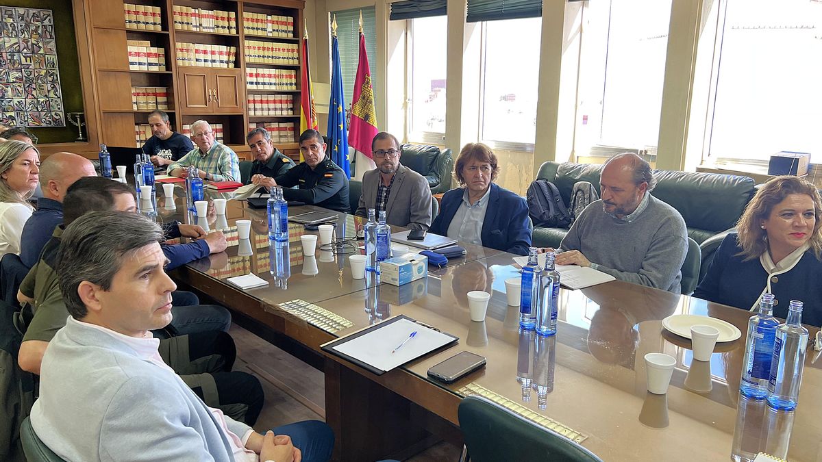 José Almodóvar en la Mesa del Conejo de Monte que se ha constituido en Ciudad Real