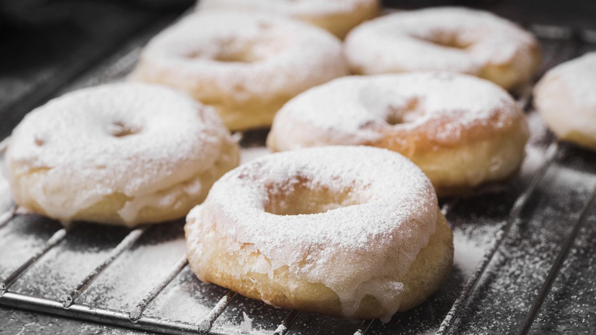 Rosquillas, lazos o palmeras: tres postres con hojaldre sorprendentemente fáciles de hacer