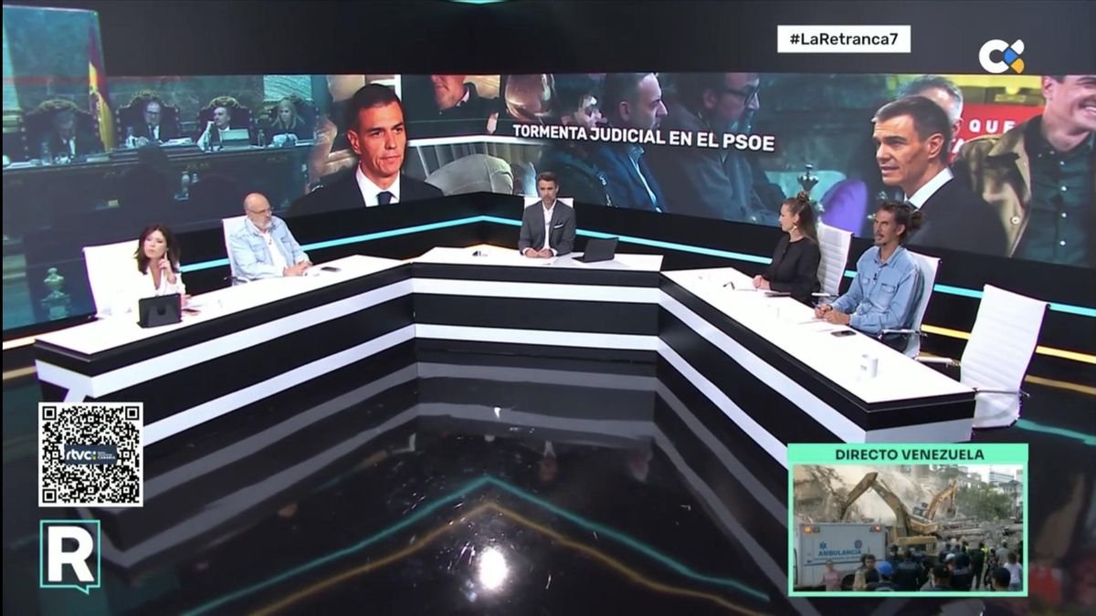Plano general del plató de La Retranca este jueves, con la silla vacía a la derecha.