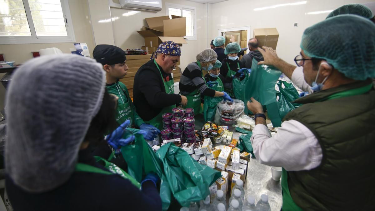 Preparación de los menús solidarios de Cocinillas CCF