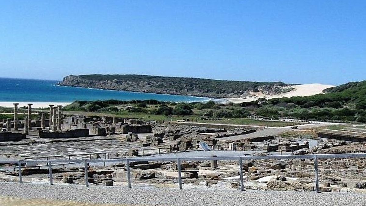 Dos pateras llegan a Bolonia con 49 inmigrantes magrebíes menores de edad