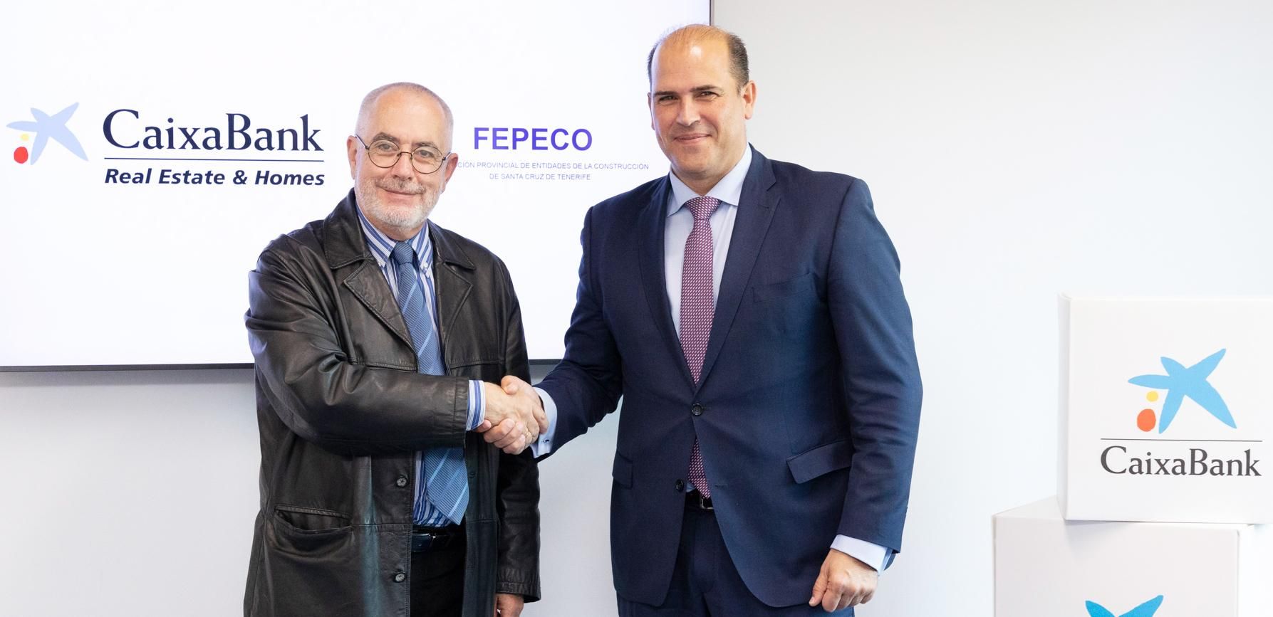 Óscar Izquierdo, presidente de Fepeco, y Manuel Afonso, director territorial de CaixaBank en Canarias.