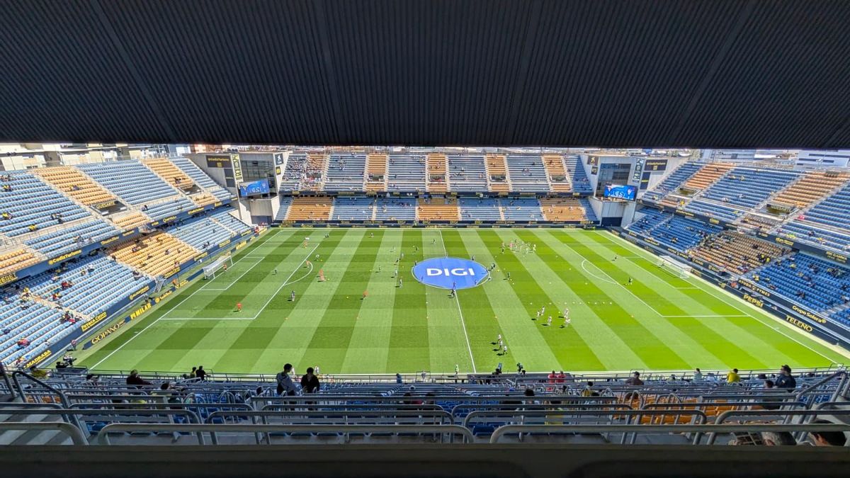 Todo listo para el inicio del partido en Cádiz 