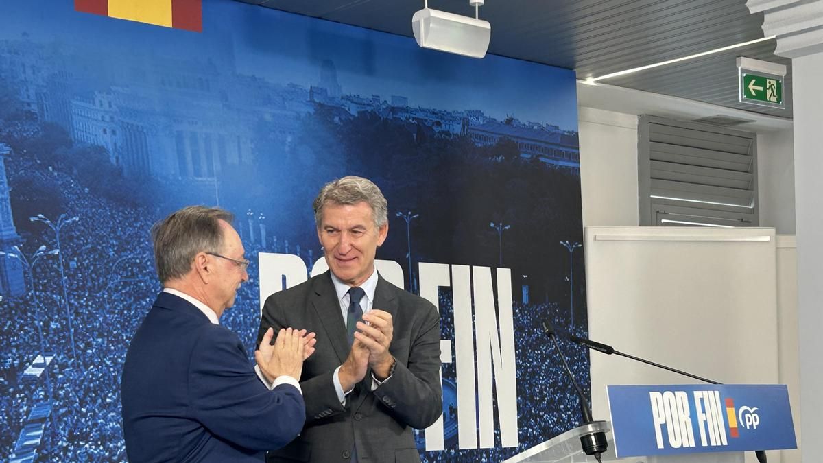 Feijóo pone en duda el voto por correo: "He sido presidente de Correos, confío plenamente en los carteros, no confío en los directivos"