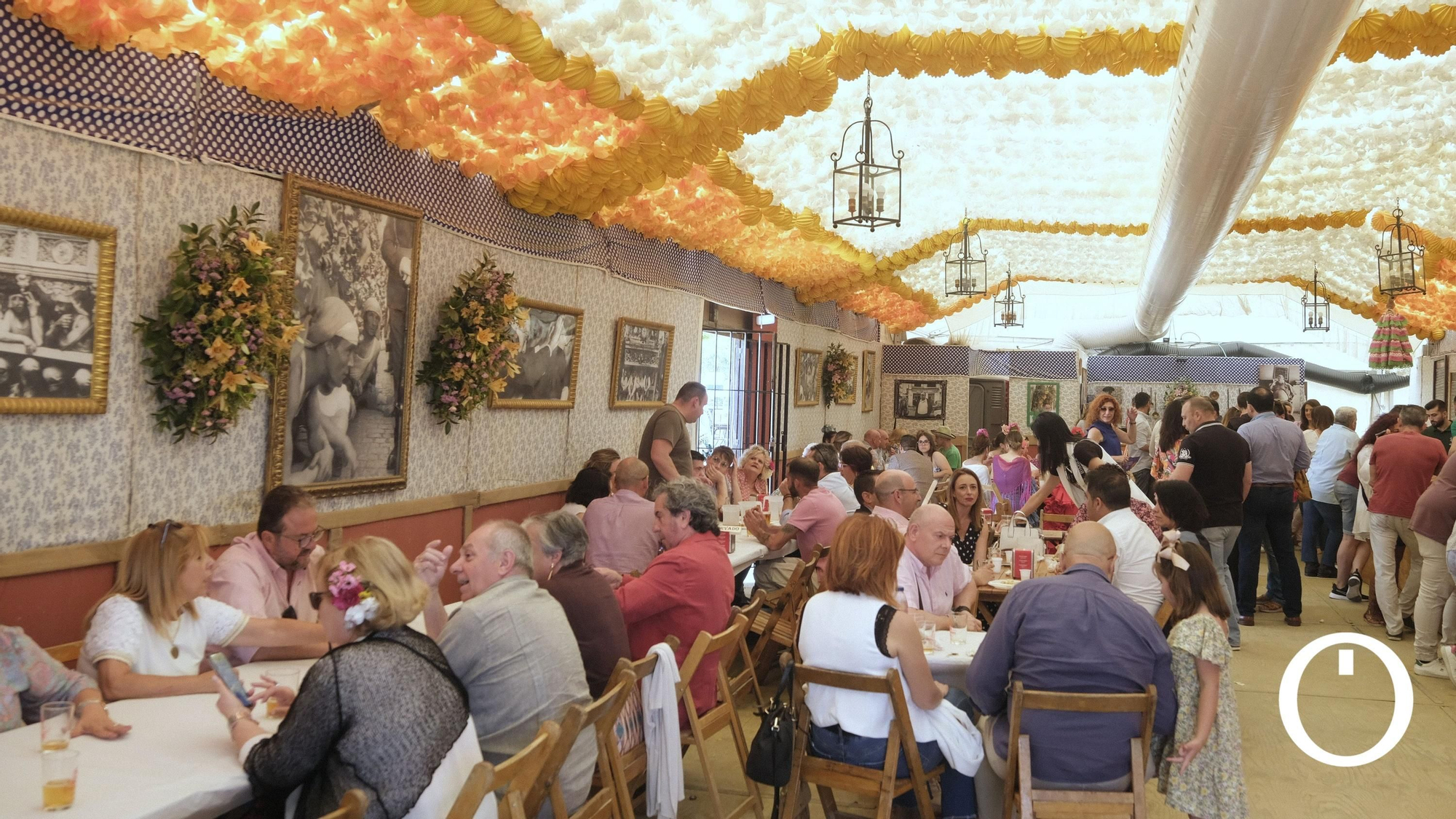 Ambiente de viernes en la Feria de Córdoba.