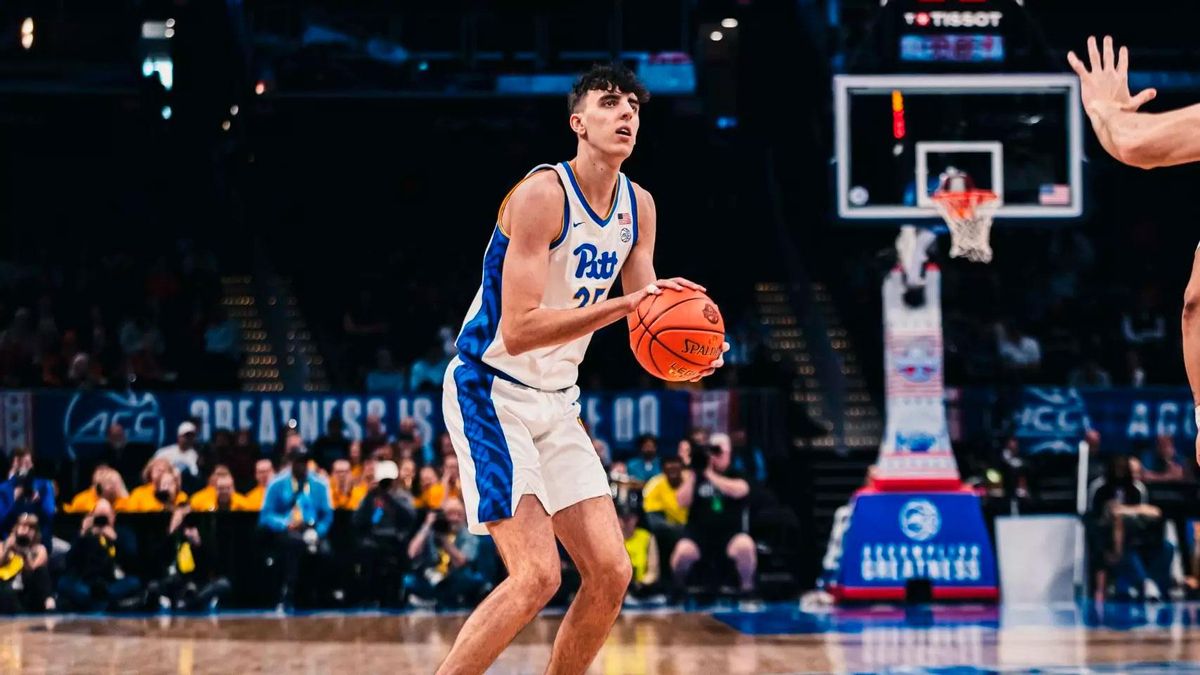 Guillermo Díaz-Graham en un partido con los Pittsburgh Panthers