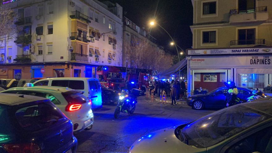 Arde un piso en la zona de Levante y los bomberos rescatan dos mascotas