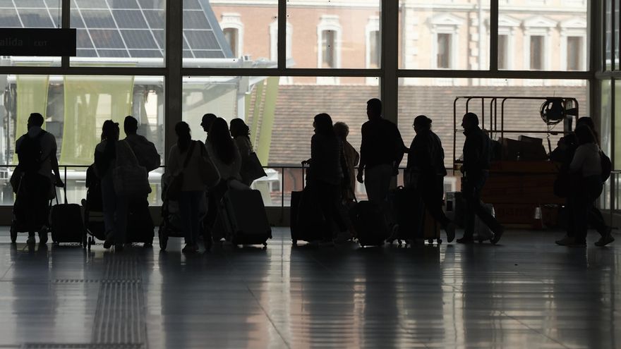 Más de 30 estaciones de Adif están abiertas para permitir pernoctar a pasajeros varados