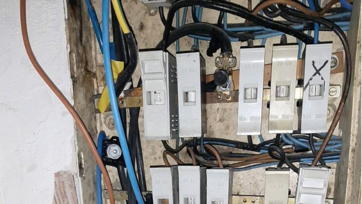 Cuadro con un fraude eléctrico detectado