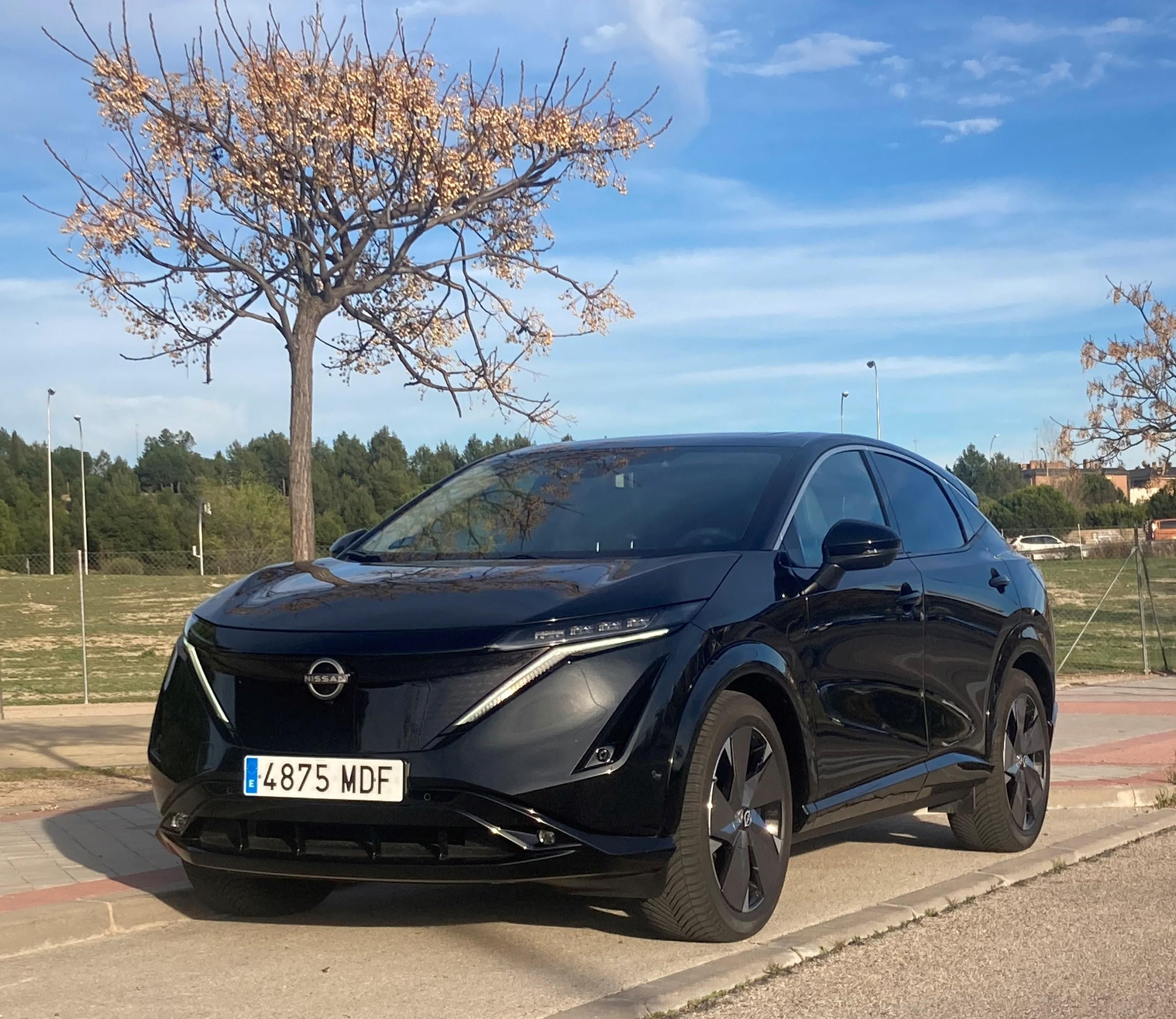 El Nissan Ariya utiliza un motor síncrono de excitación eléctrica.