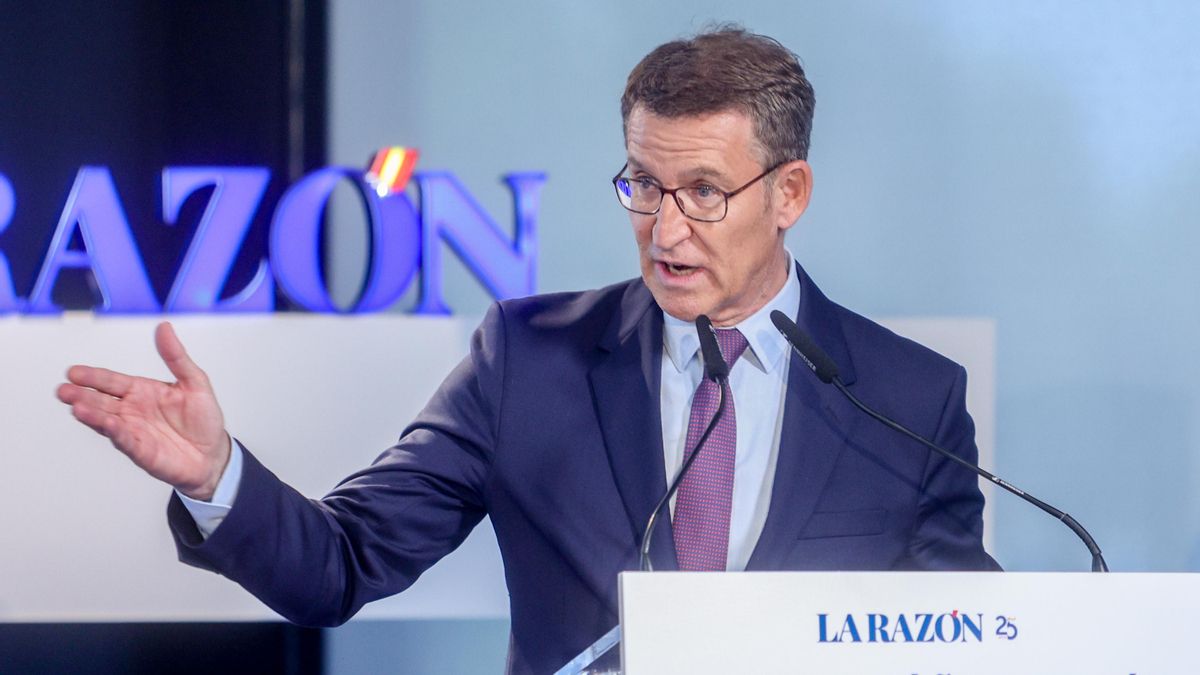 El presidente del Partido Popular y candidato a la Presidencia del Gobierno, Alberto Núñez Feijóo, interviene en un encuentro organizado por La Razón, en la sede de La Razón, a 3 de julio de 2023, en Madrid (España). Durante el acto, Feijóo ha explicado l