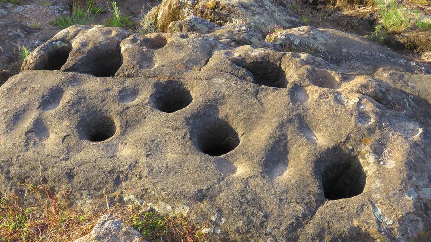 Morteros aborígenes en Los Reartes.