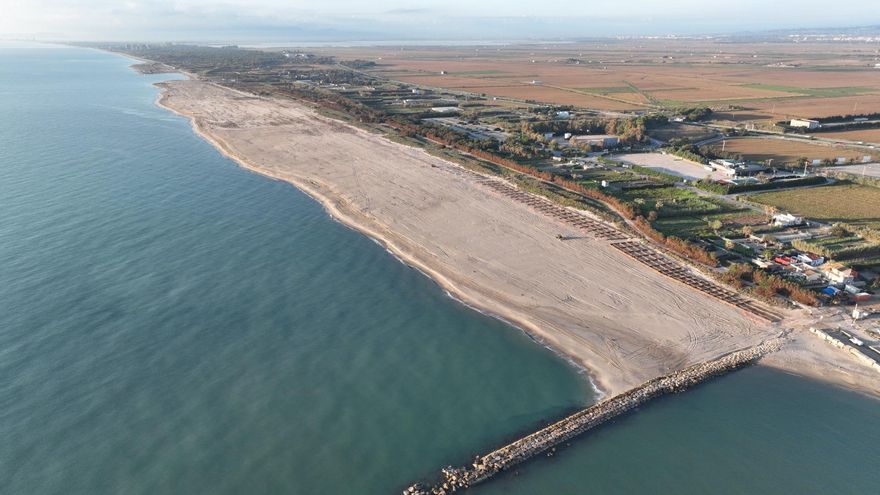 El informe sobre la regresión de las playas de la Albufera: "Ha habido una fuerte disminución debido a las obras en el Puerto"
