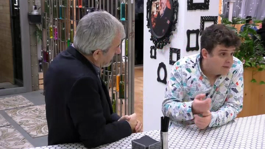 Arkano pide un mojito a Matías, a ritmo de rap