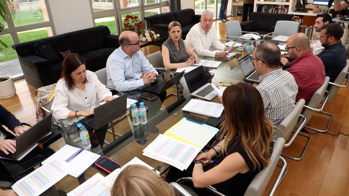 La Conselleria de Educación asegura que espera el documento de los sindicatos para reanudar la negociación lo antes posible