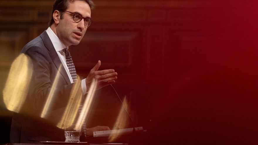 Archivo - El ministro de Economía, Carlos Cuerpo, interviene durante una sesión plenaria en el Congreso de los Diputados, a 9 de abril de 2025, en Madrid (España).