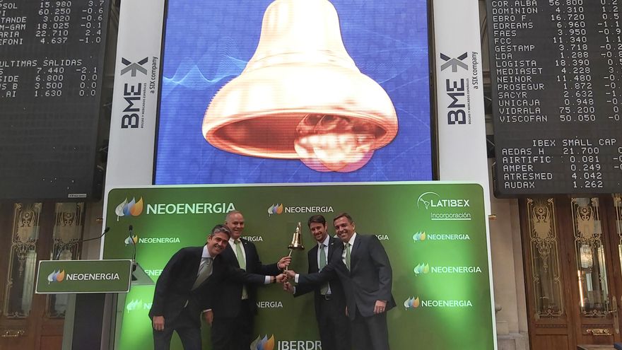 La filial brasileña de Iberdrola, Neoenergía, debuta en el mercado internacional con una revalorización del 2,29 % hasta los 3,57 euros por acción, tras el tradicional toque de campana, este martes en la Bolsa de Madrid. De esta manera, Neoenergía se ha convertido en la decimonovena compañía cotizada en este mercado, siendo la duodécima procedente de Brasil. EFE/Altea Tejido