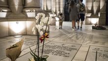 Tumba de Carmen Franco Polo y Cristóbal Martínez Bordiu, en la Almudena. / Olmo Calvo