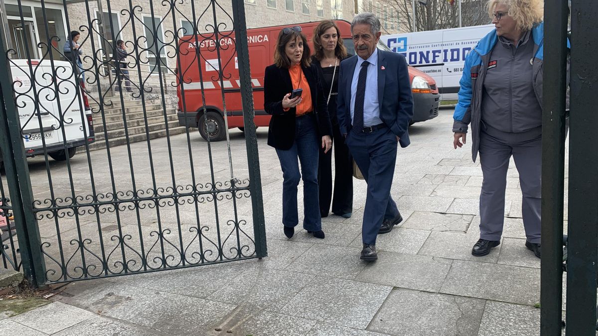 El presidente de Cantabria, Miguel Ángel Revilla, a su salida del Complejo Judicial de Las Salesas.