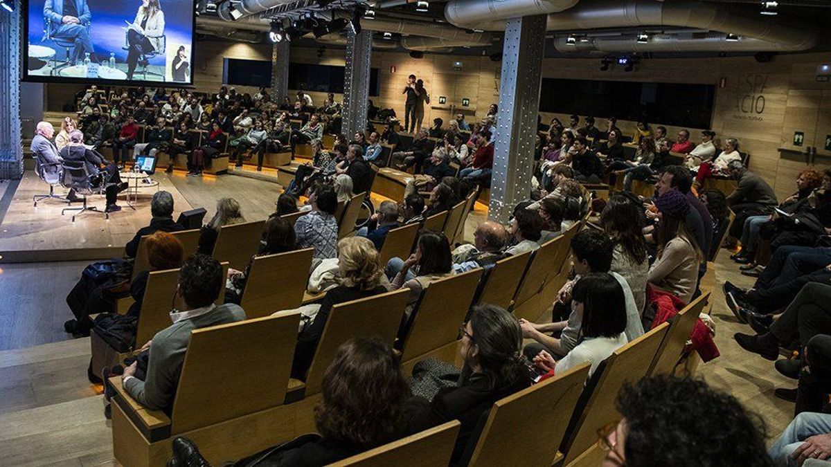 Telefónica y sus exposiciones seguirán (al menos) tres años más en la Gran Vía
