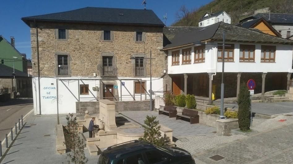 Estado actual del viejo Consistorio de Villablino, objeto de nuevas reformas del Ayuntamiento.