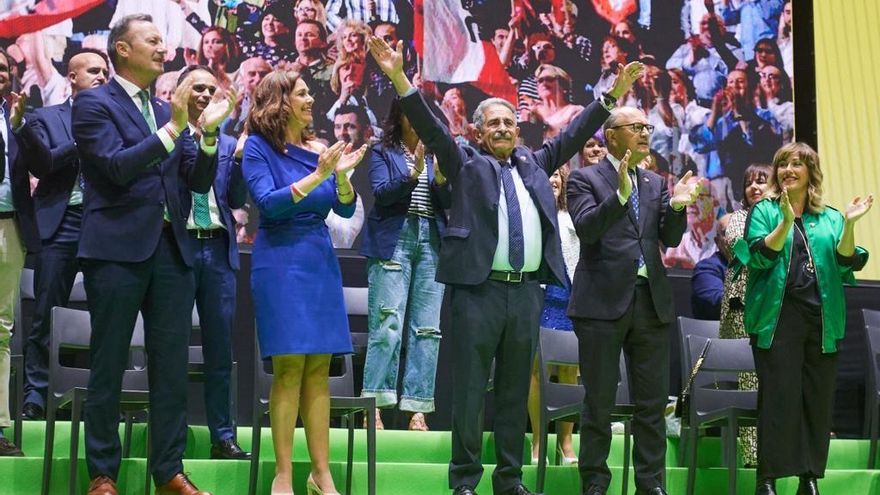 Miguel Ángel Revilla, aclamado en el acto del PRC en el Palacio de Festivales.