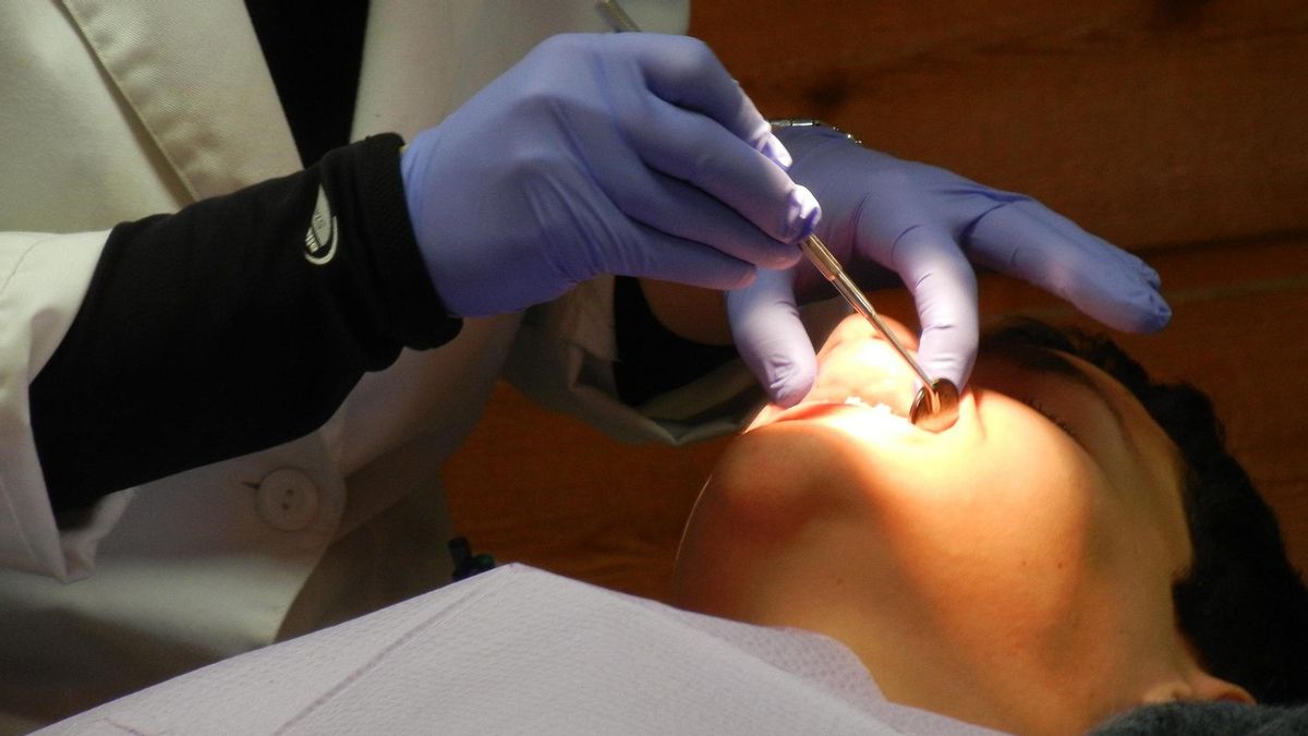 La implantología dental ha evolucionado en los últimos años hasta ofrecer soluciones cada vez más precisas y adaptadas a las necesidades de cada paciente