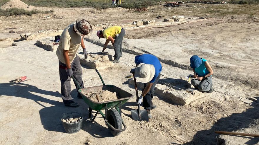 Comienzan las excavaciones en La Cabañeta, el yacimiento con la plaza del pueblo más antigua de la península ibérica